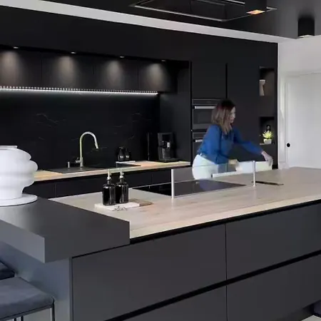 Regal Getaways Designer Apartament Żabbar